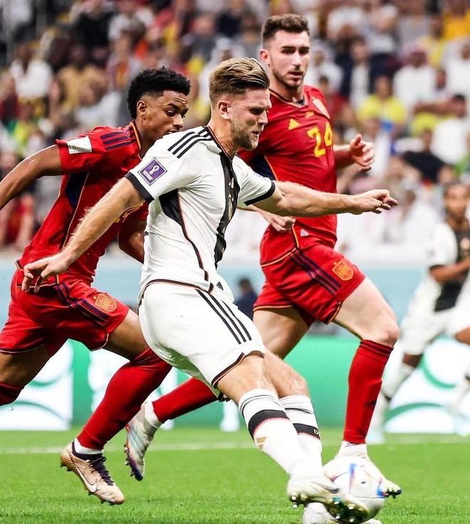 球队用一波流终结悬念（球队凭借一波流锁定胜局）