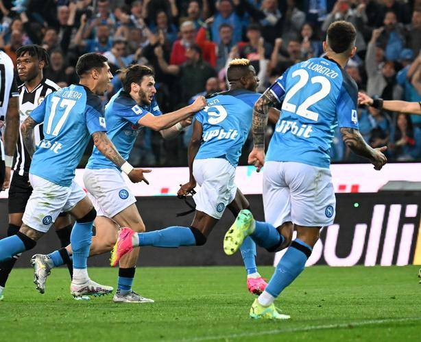 记者：德国足协内部有让诺伊尔回归的声音，需要纳帅主动出面（记者称德足协有人推动诺伊尔回归，需纳帅亲自出面）