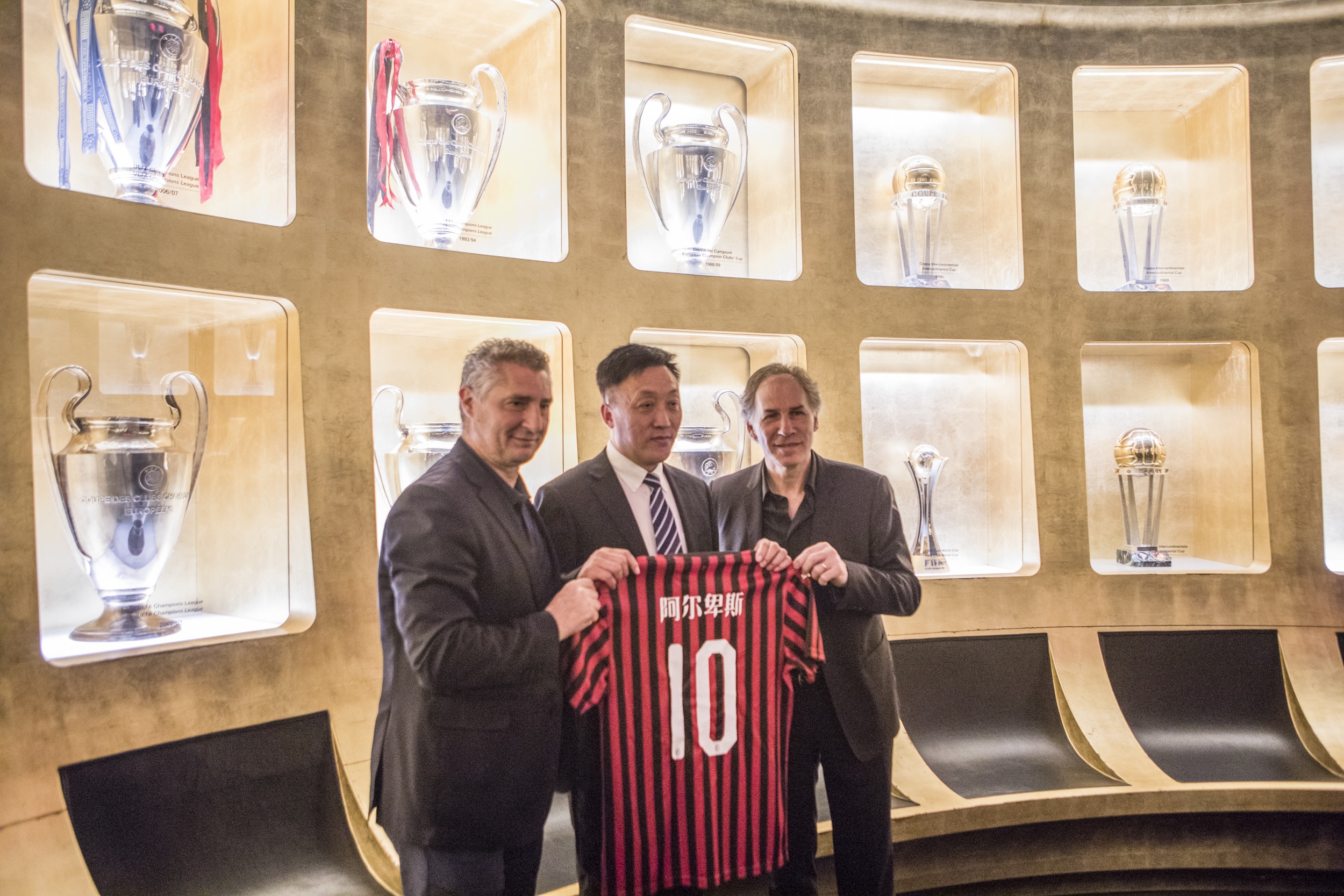 金彭贝：对我来说，在巴黎赢一座欧冠意义要大于在皇马赢五座（金彭贝：在我心中，为巴黎夺一座欧冠比在皇马拿五座更有意义）