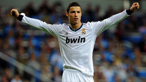 足球装备科技最新发展（足球装备科技前沿动态）