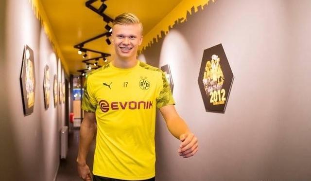 姆巴佩：四球建功刷新皇马进球纪录，坦言与传奇并肩倍感荣幸（姆巴佩大四喜改写皇马进球纪录：与传奇比肩倍感荣幸）