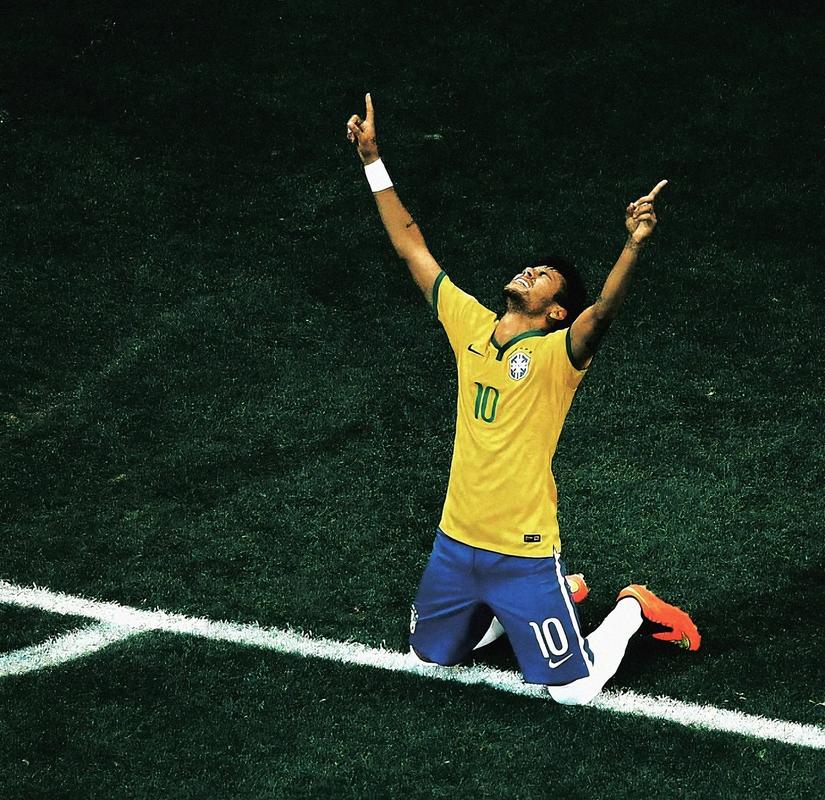 TA：利马传球出色&充满侵略性，他的回归可以丰富曼联打法（TA：传球出众且侵略性十足的利马归来，将为曼联带来更多战术变化）