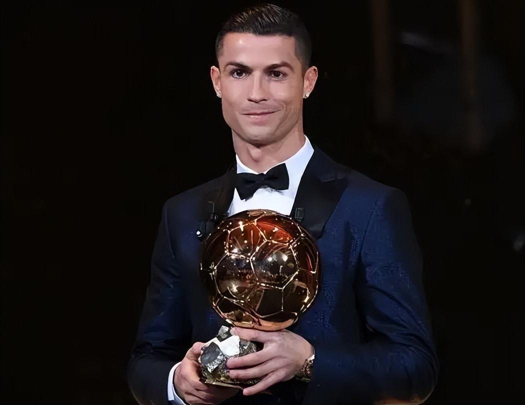 贝尔在心目中的终极球员选择中全选了皇马球员，其中两次选择了自己（贝尔心中的终极球员名单清一色皇马人，且两次将自己选入）