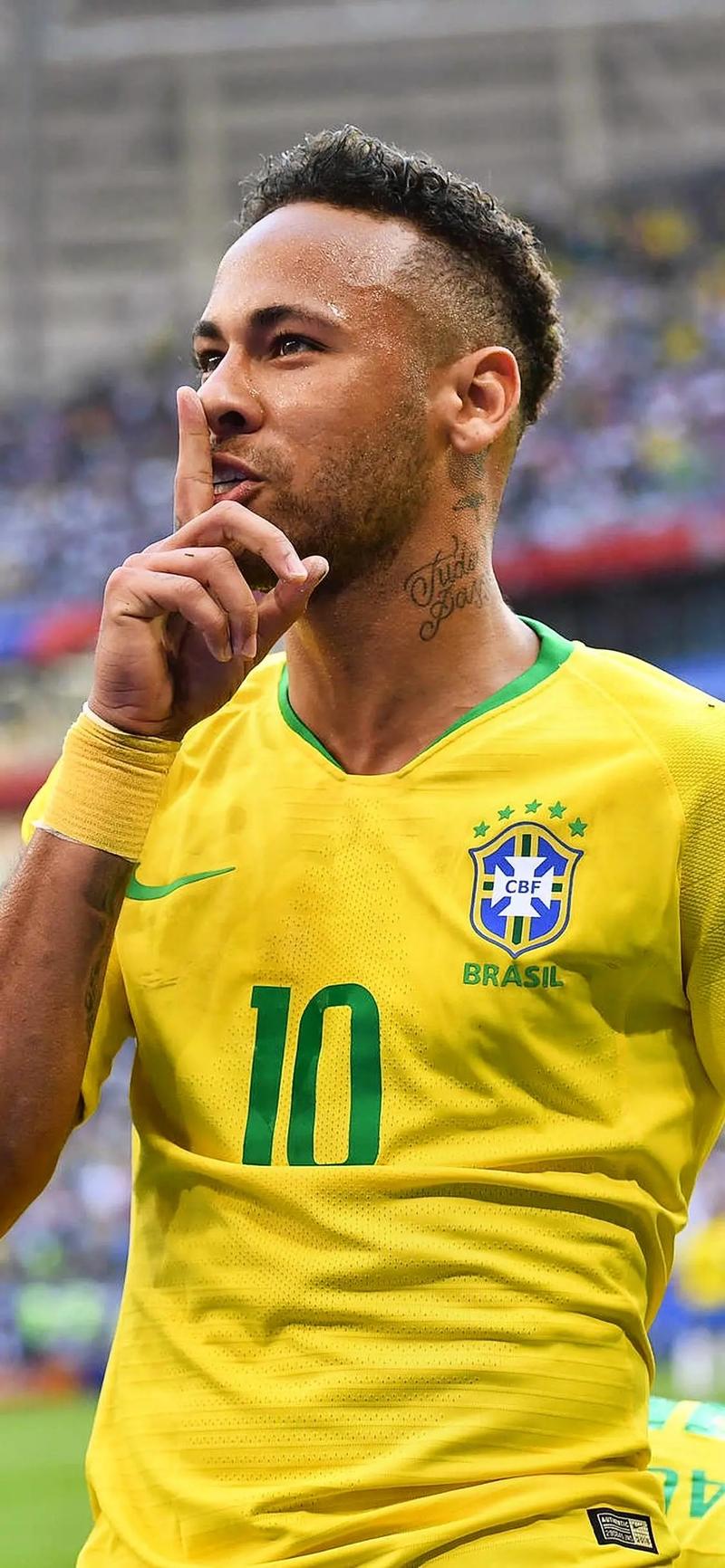 罗马欧联杯名单：迪巴拉、科内领衔 苏莱、埃文·弗格森在列（罗马公布欧联杯大名单：迪巴拉、科内领衔，苏莱与埃文·弗格森入选）